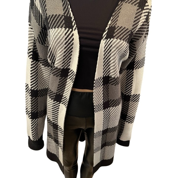 Elegant and cozy plaid cardigan - Picture 8 of 9
